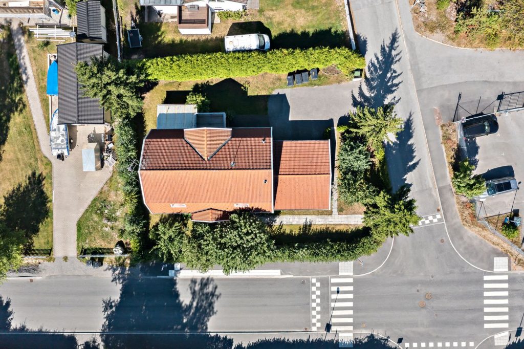 18. Plattlaggning stenplattor garageuppfart