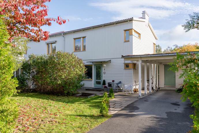 29. Asfaltering av garageuppfart med laddstolejpg